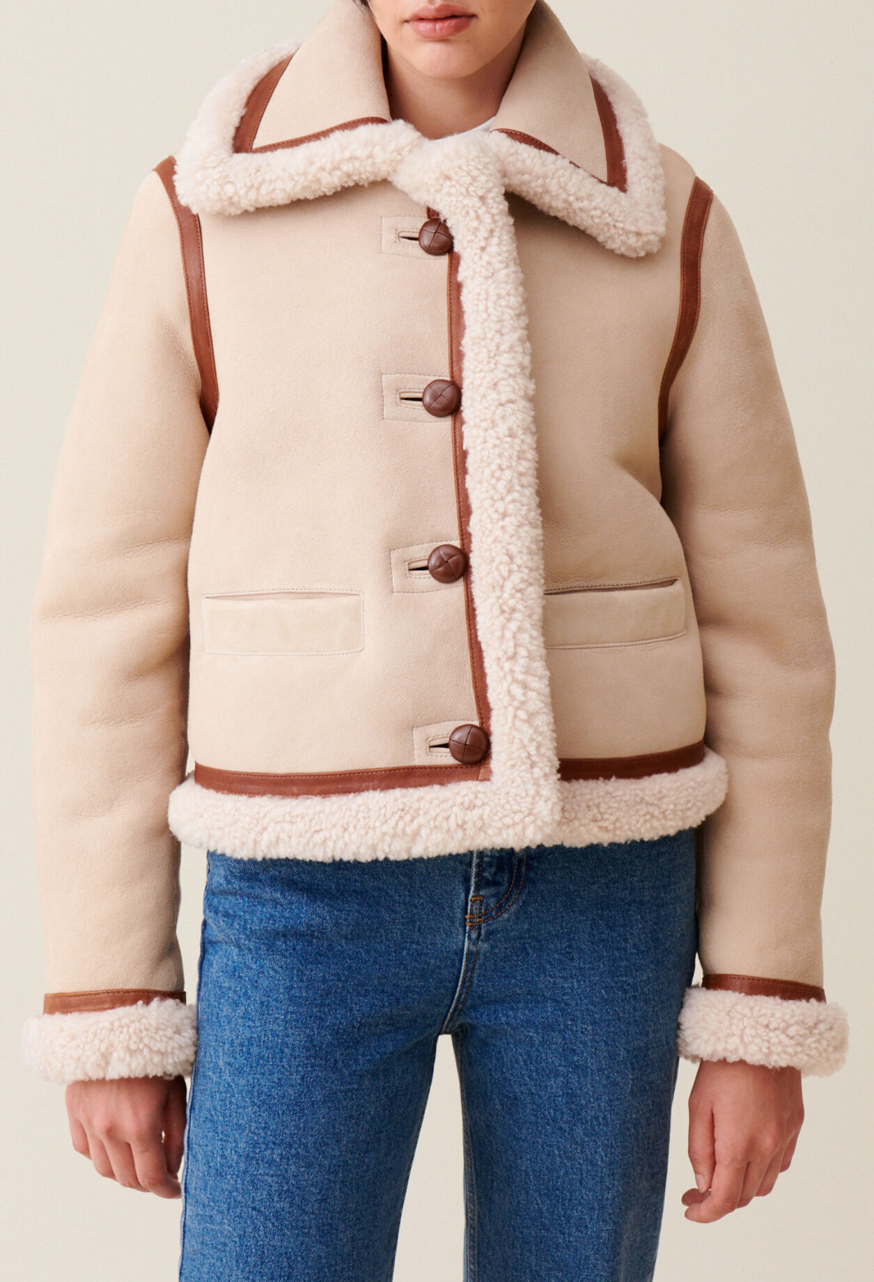 Chaqueta de piel lanosa beige