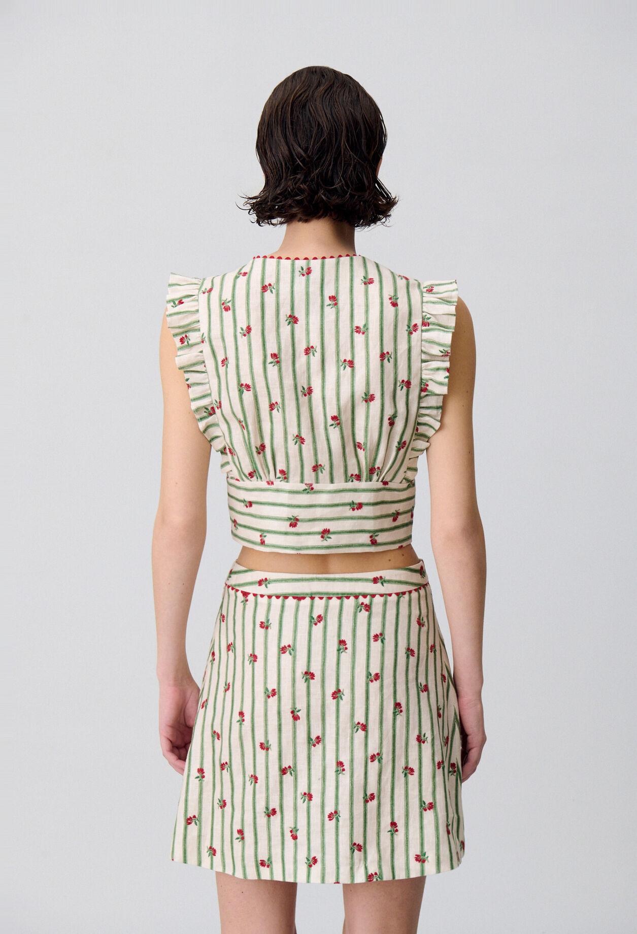 Top con volante y estampado