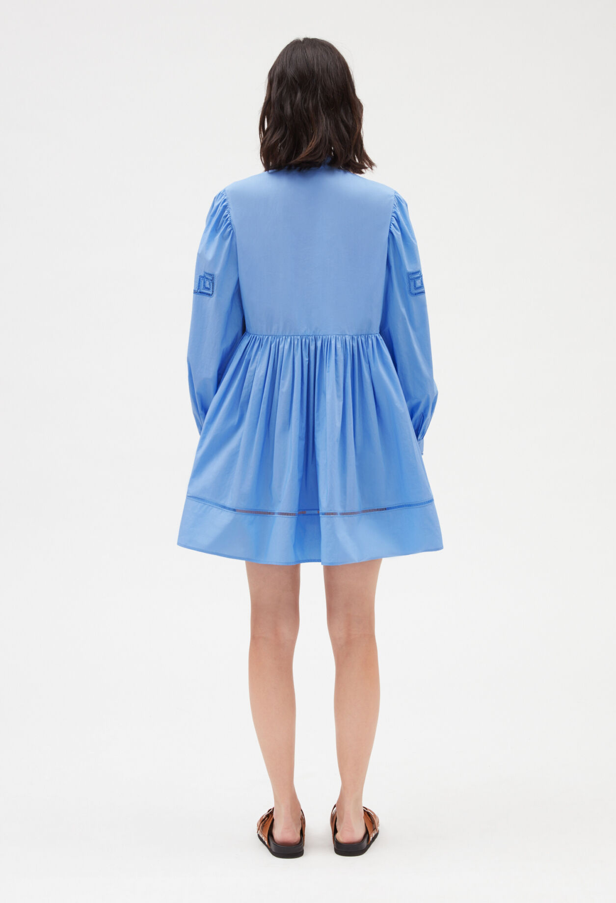 Vestido corto de algodón bordado en azul