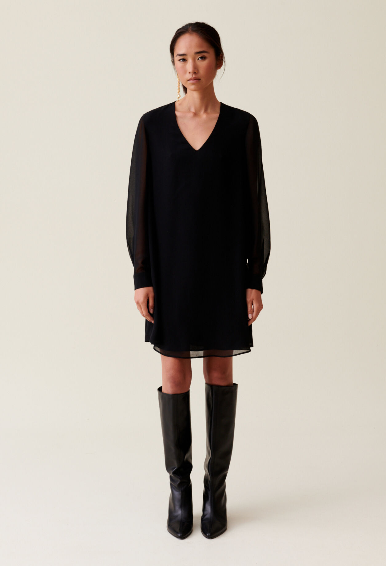 Vestido corto fluido babydoll negro