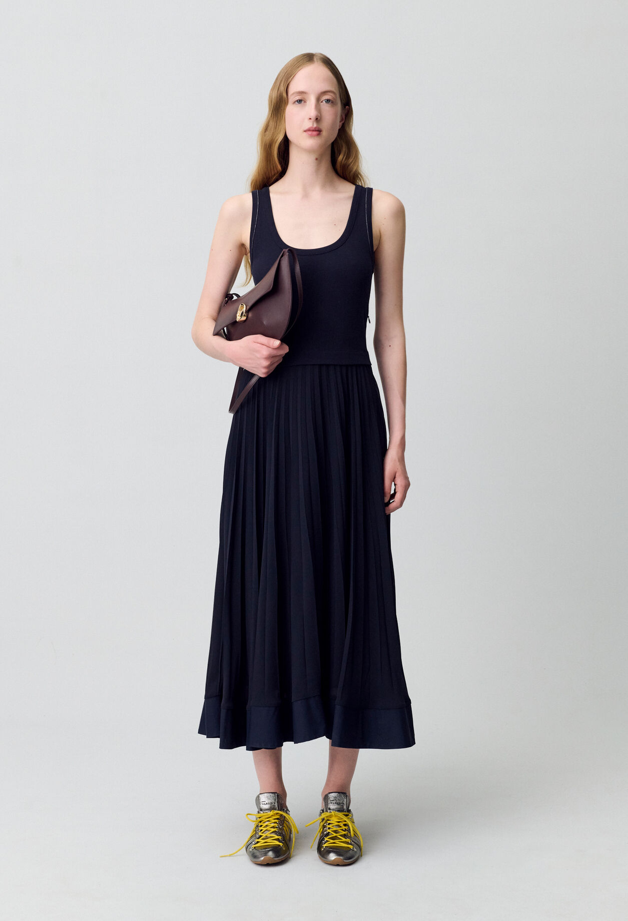 Vestido largo plisado en azul marino