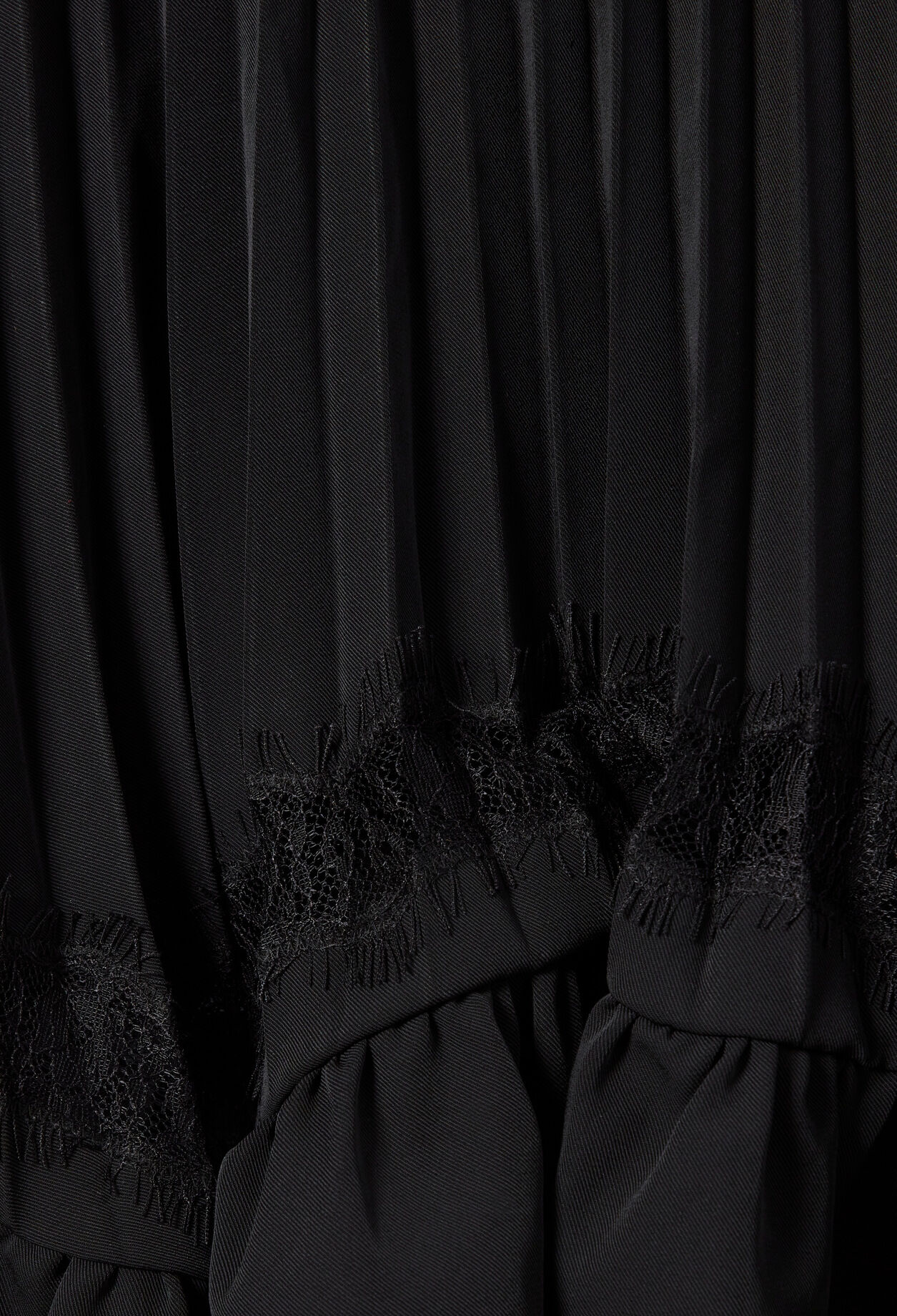 Falda asimétrica de encaje