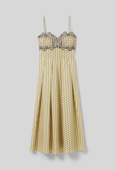 Vestido largo con escote.