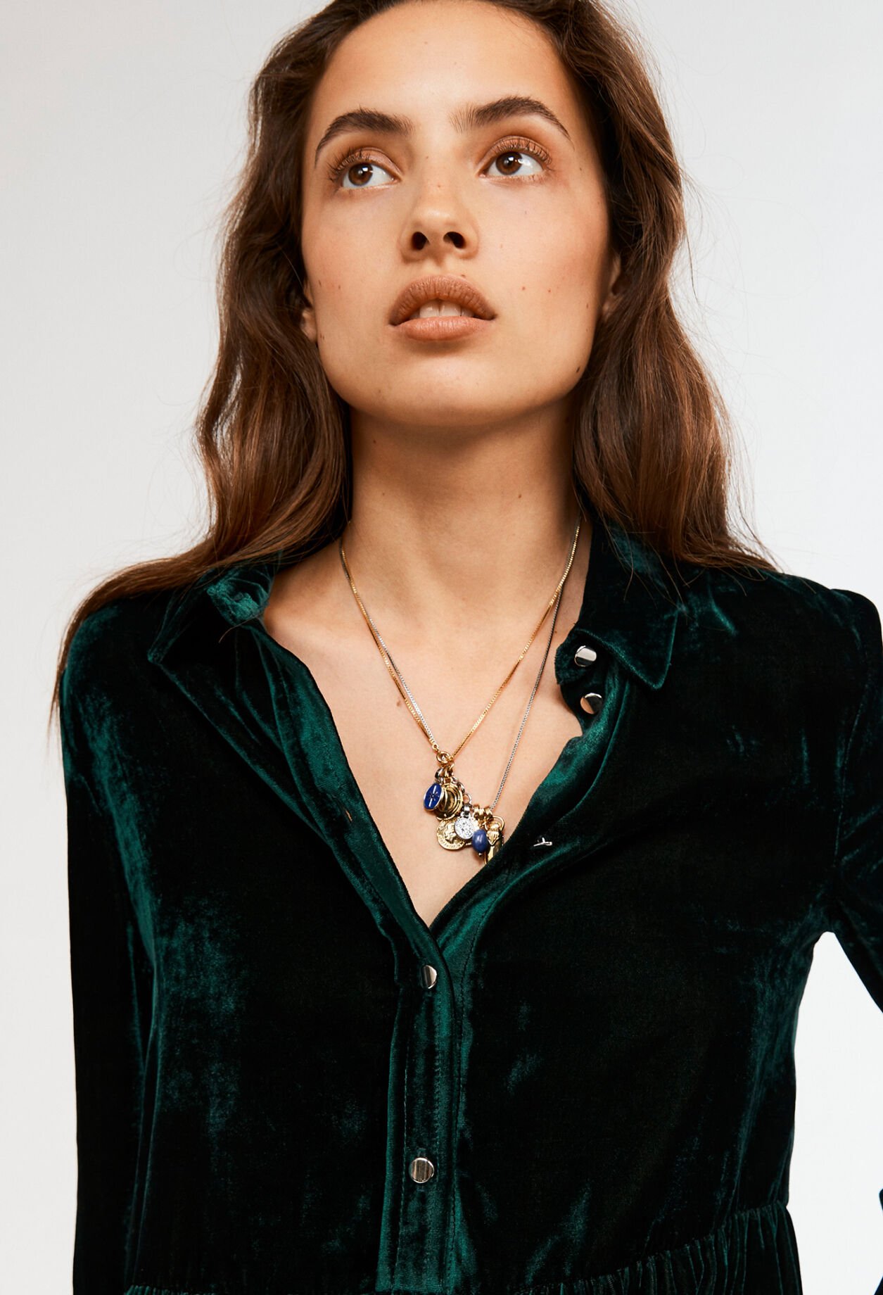 Collar largo de laton