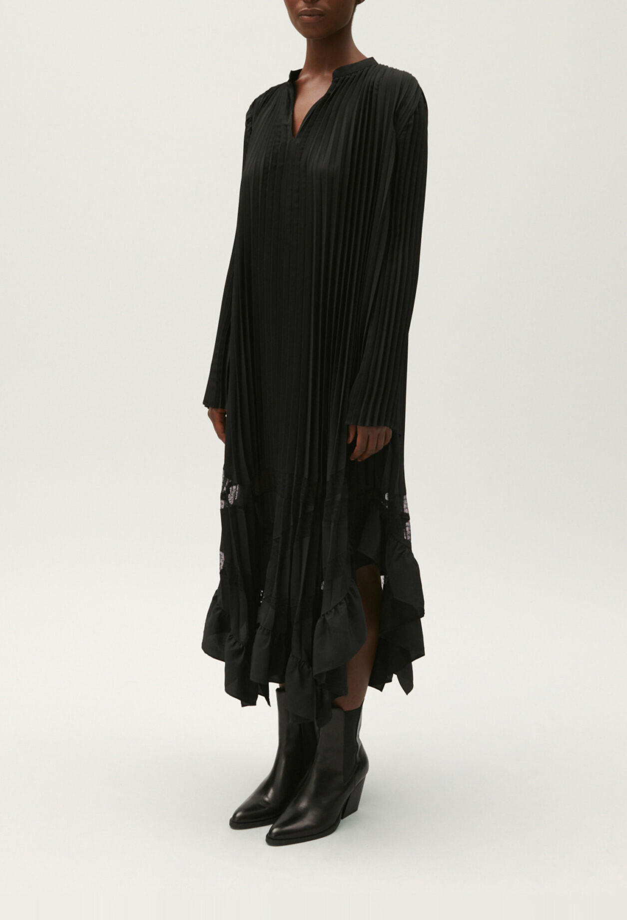 Vestido largo plisado con volantes