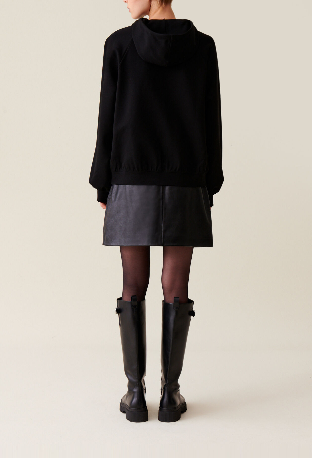 Sudadera con capucha negra oversize