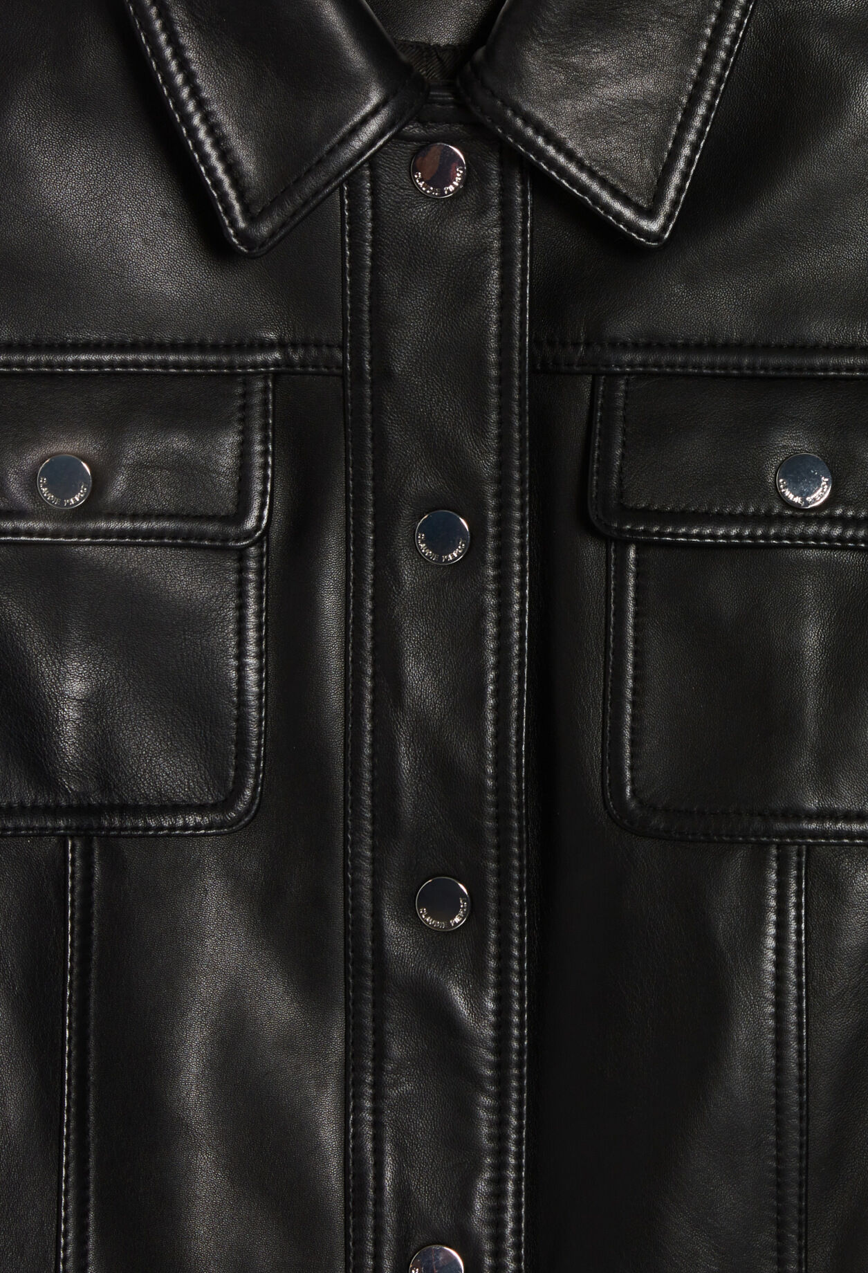 Chaqueta de piel en negro