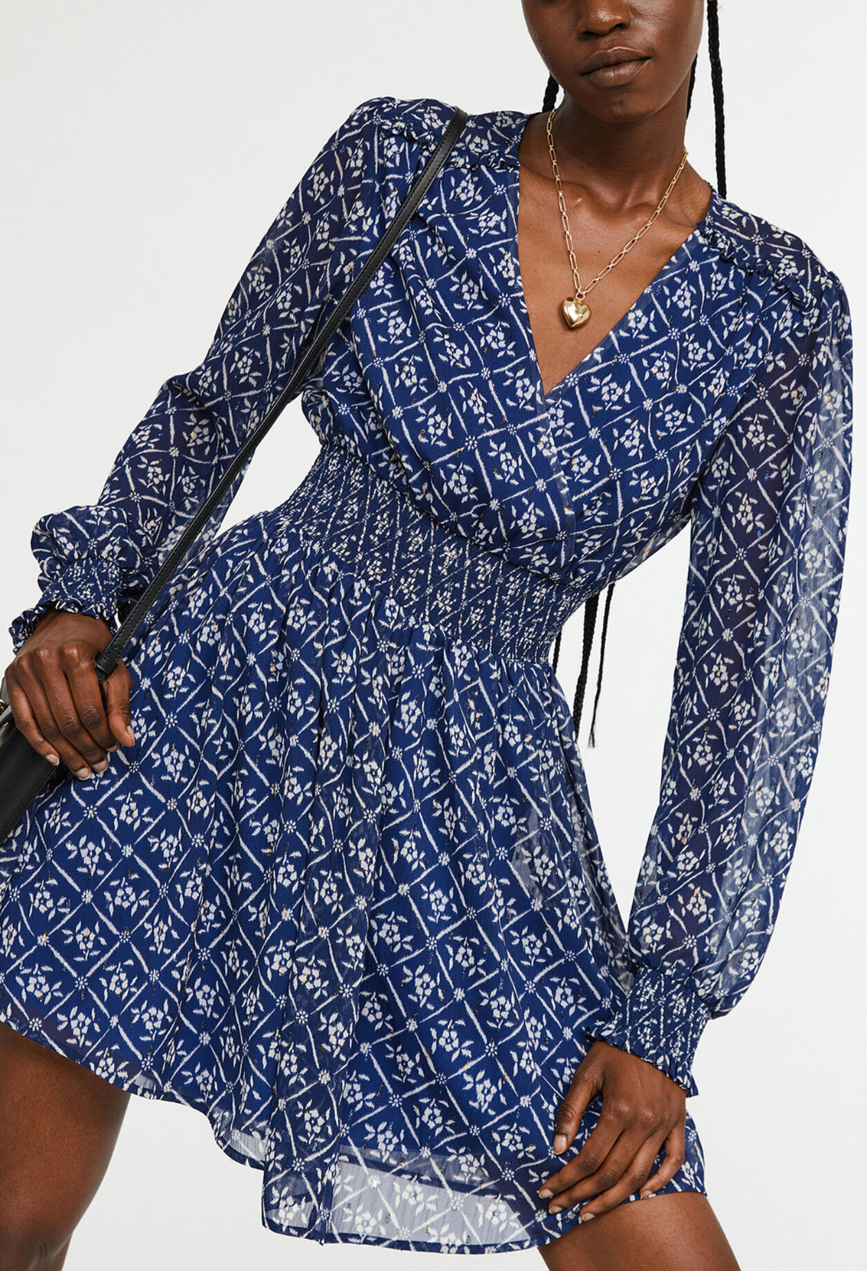 Vestido corto con estampado de flores