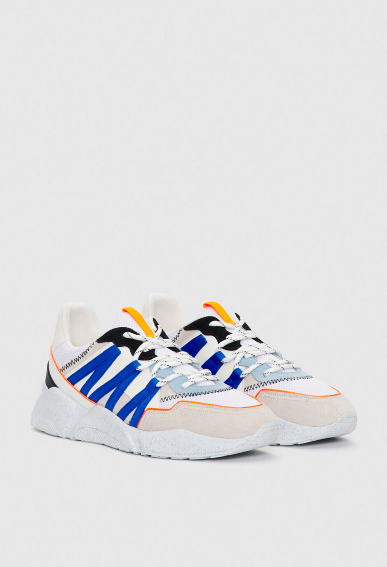 Sneakers gráficas de cuero