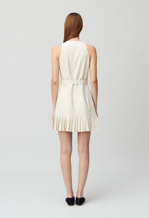 Vestido corto plisado entallado