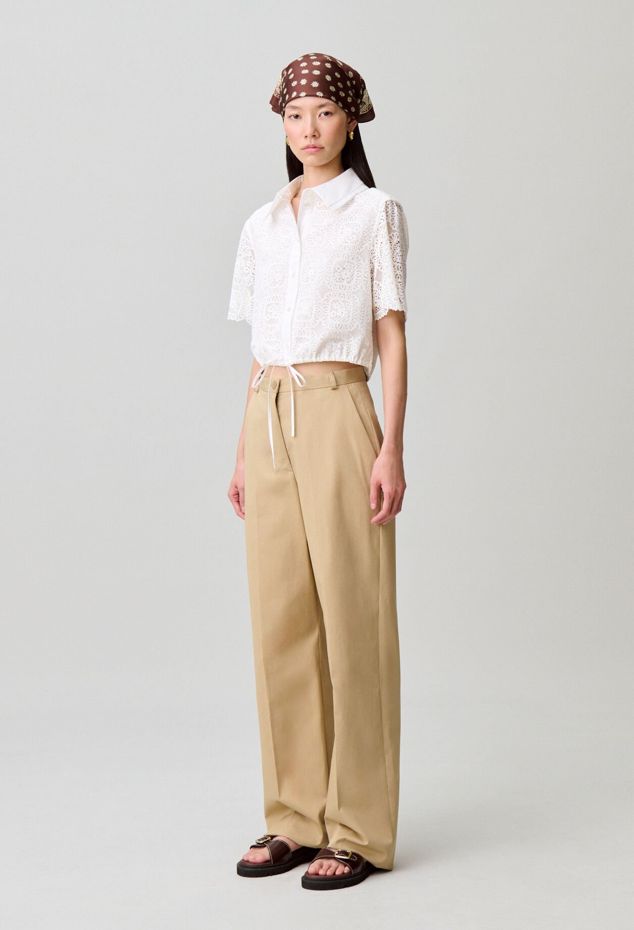 Camisa de encaje corta