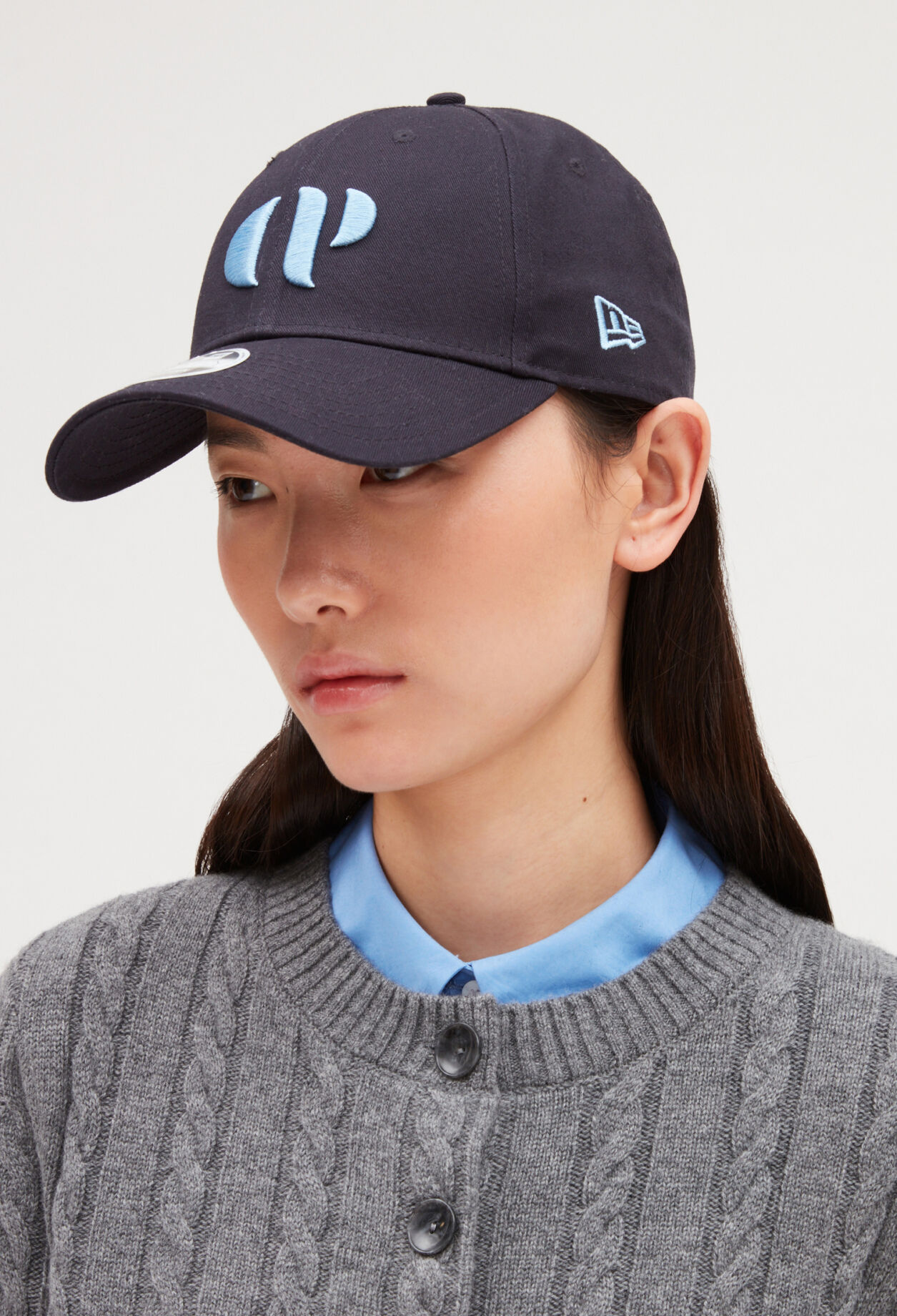 Gorra azul marino con logo CP