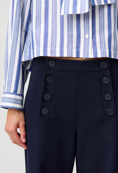 Pantalón recto con botones