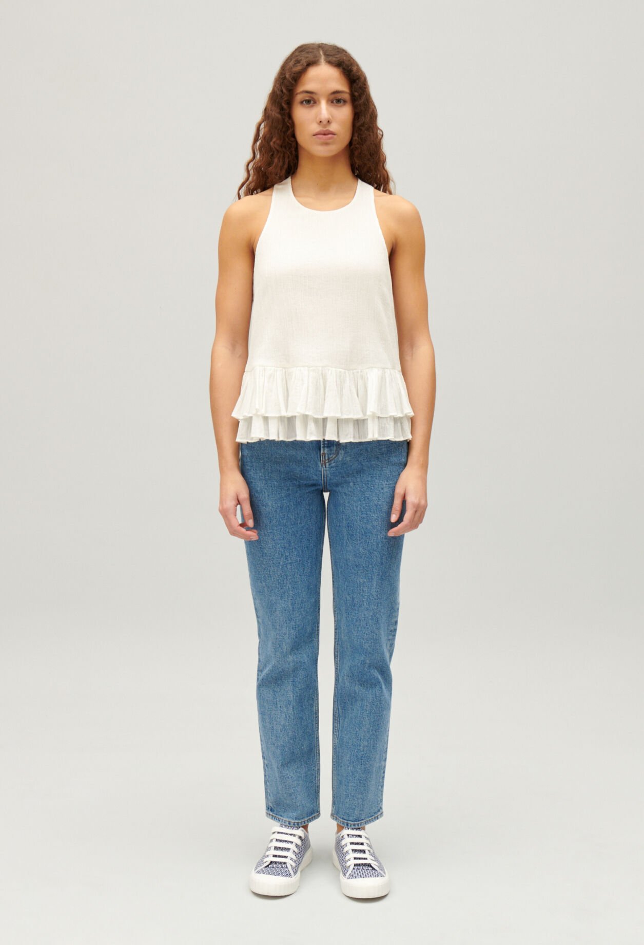 Top corto con volantes