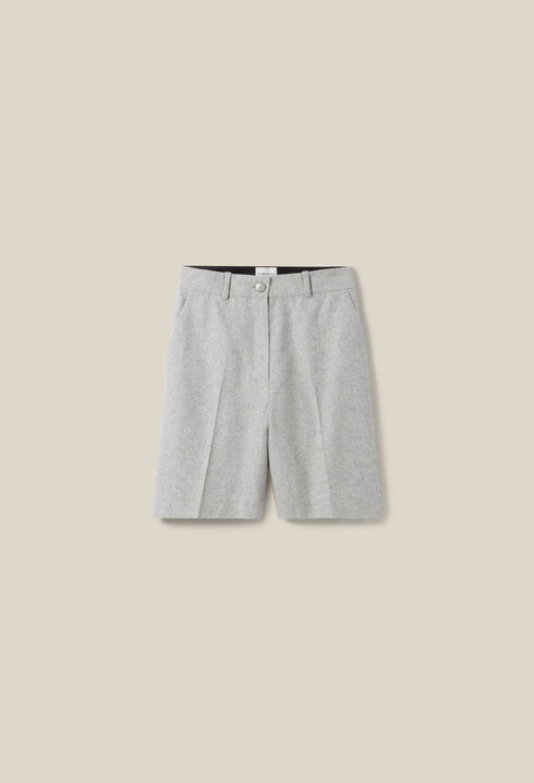Pantalón corto gris claro
