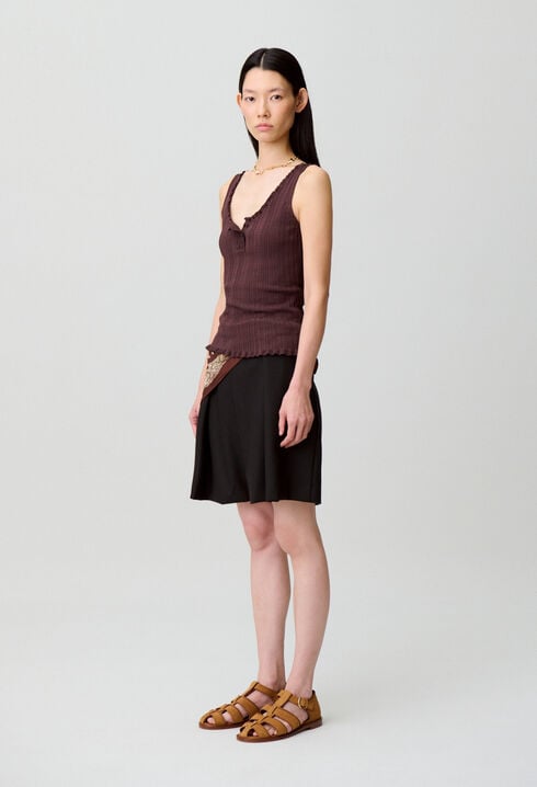 Top de punto calado con volante