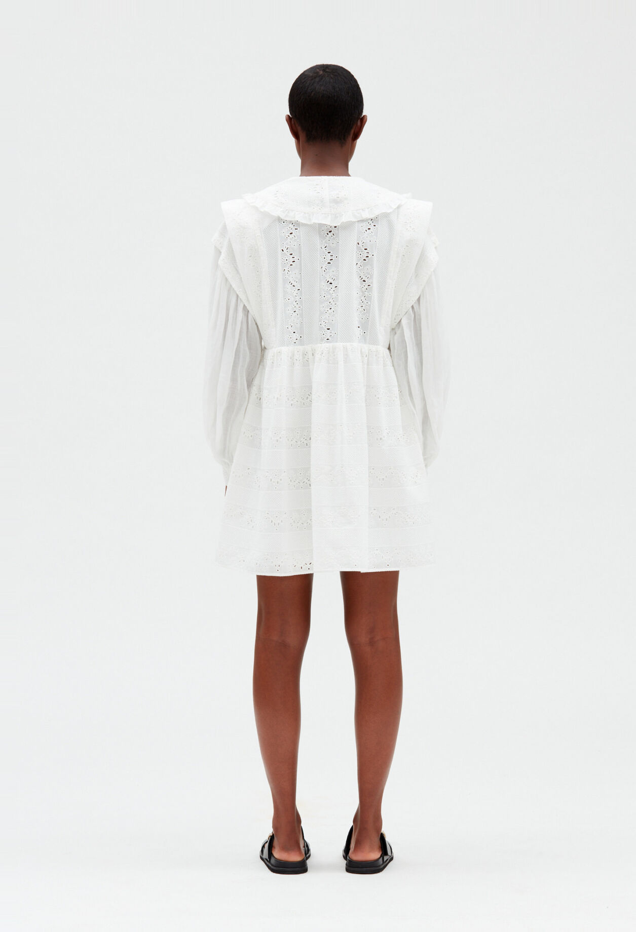 Vestido corto babydoll bordado blanco