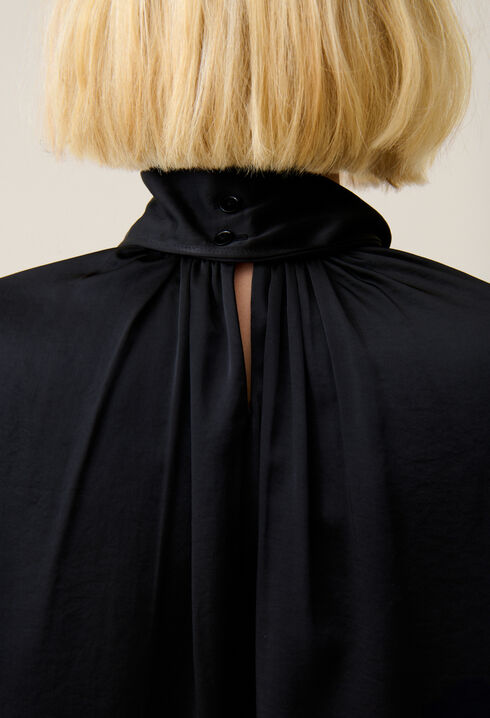 Vestido fluido cuello lazo negro