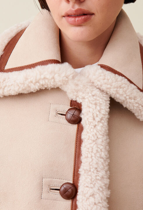 Chaqueta de piel lanosa beige