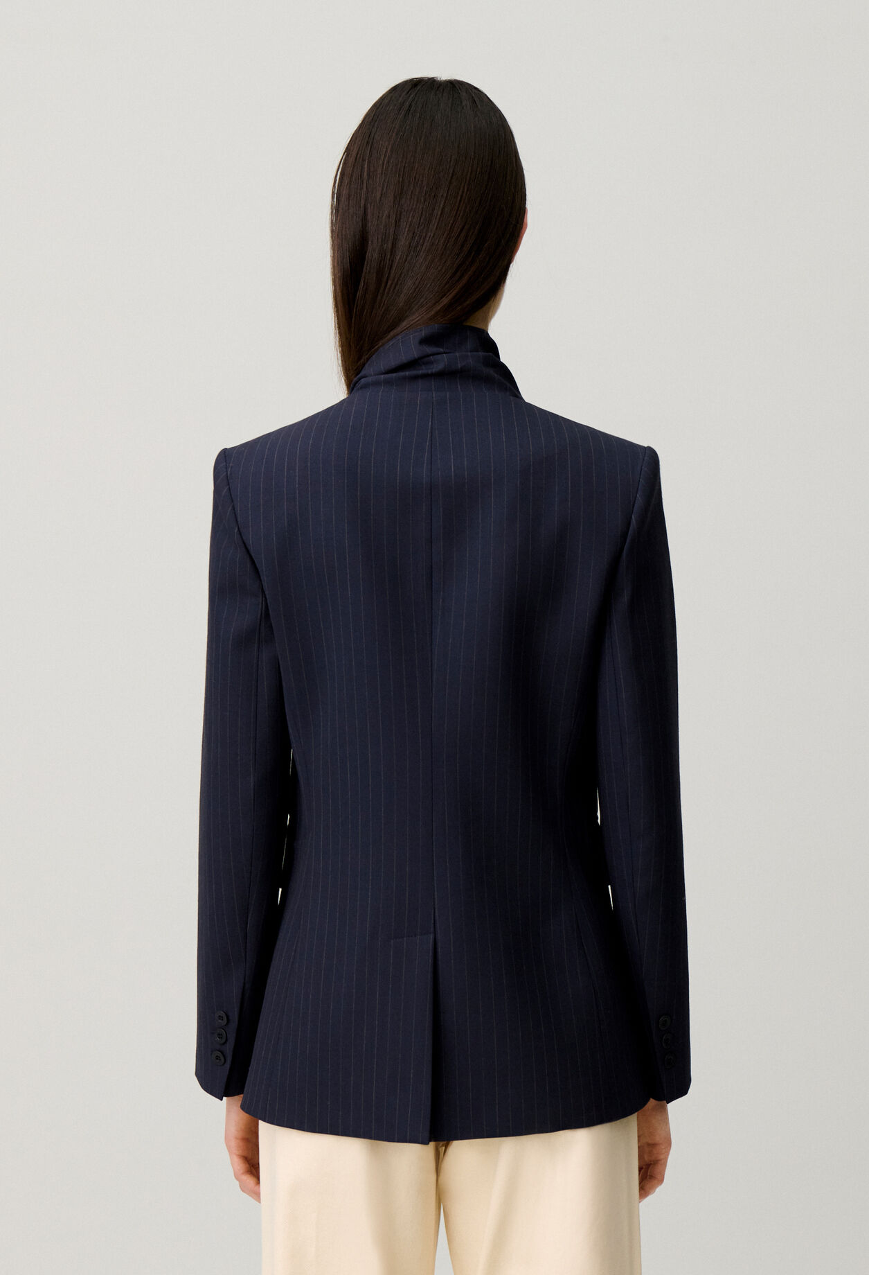 Chaqueta lana pa&ntilde;uelo extra&iacute;ble