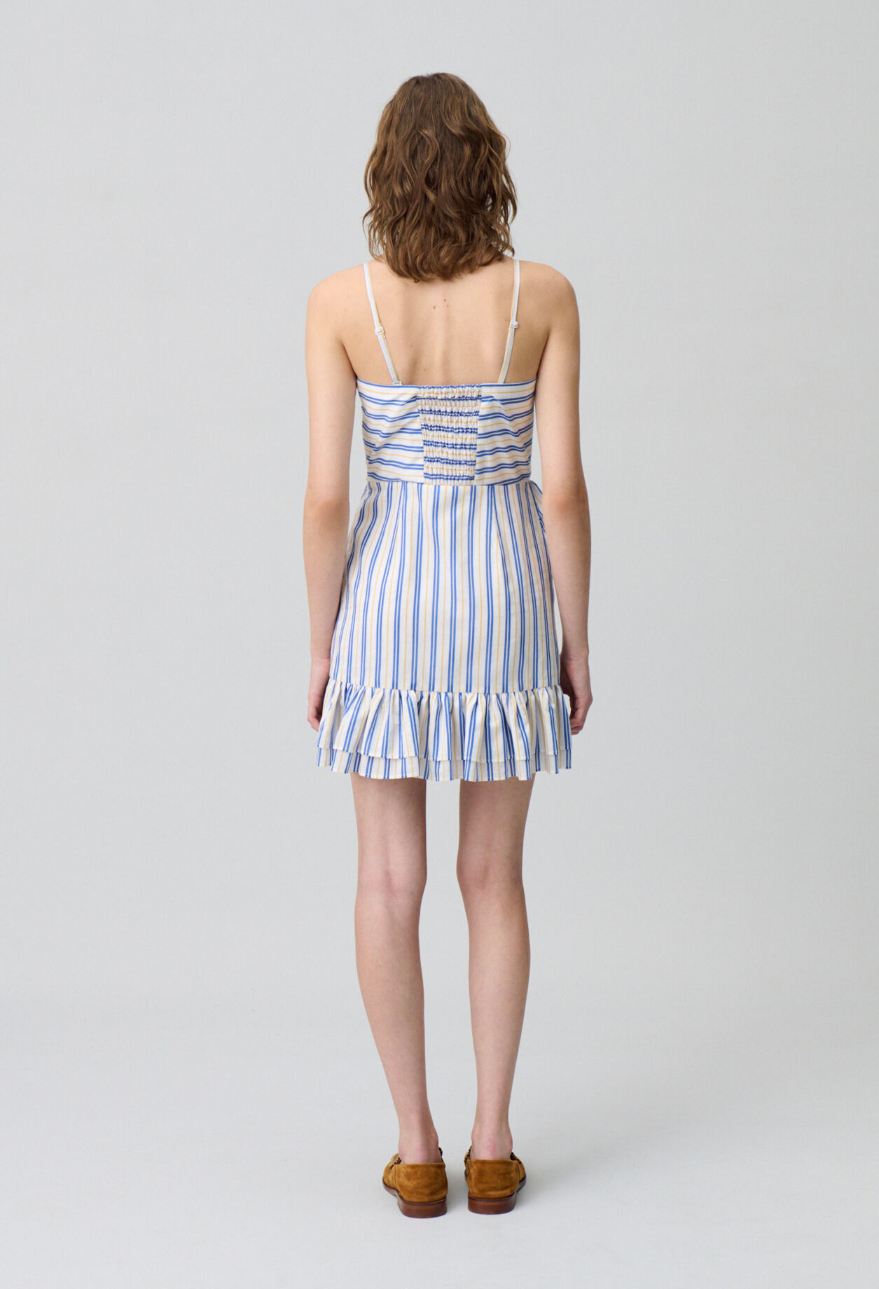 Vestido corto con volantes