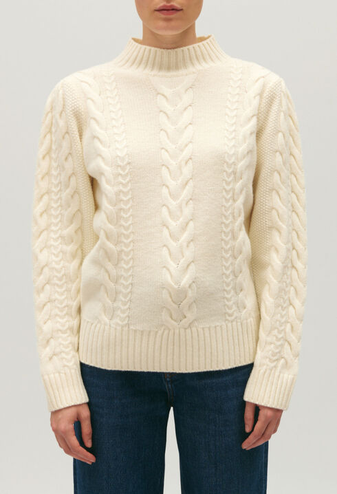 Jersey de punto trenzado color crudo