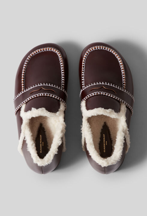 Mules de cuero con forro cálido.
