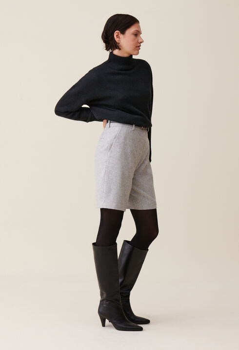 Pantalón corto gris claro