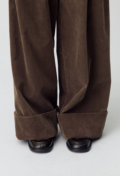 Pantalón amplio de terciopelo