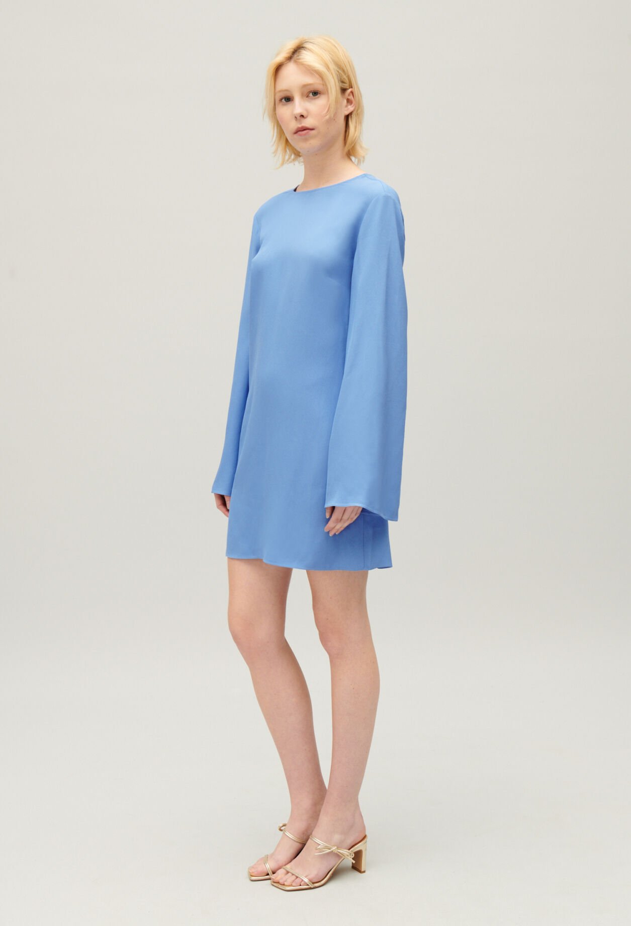 Vestido corto espalda abierta lavanda