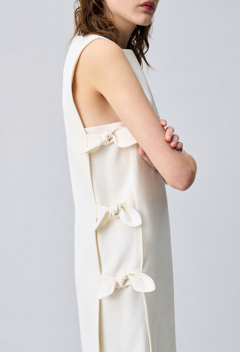 Vestido corto con lazos