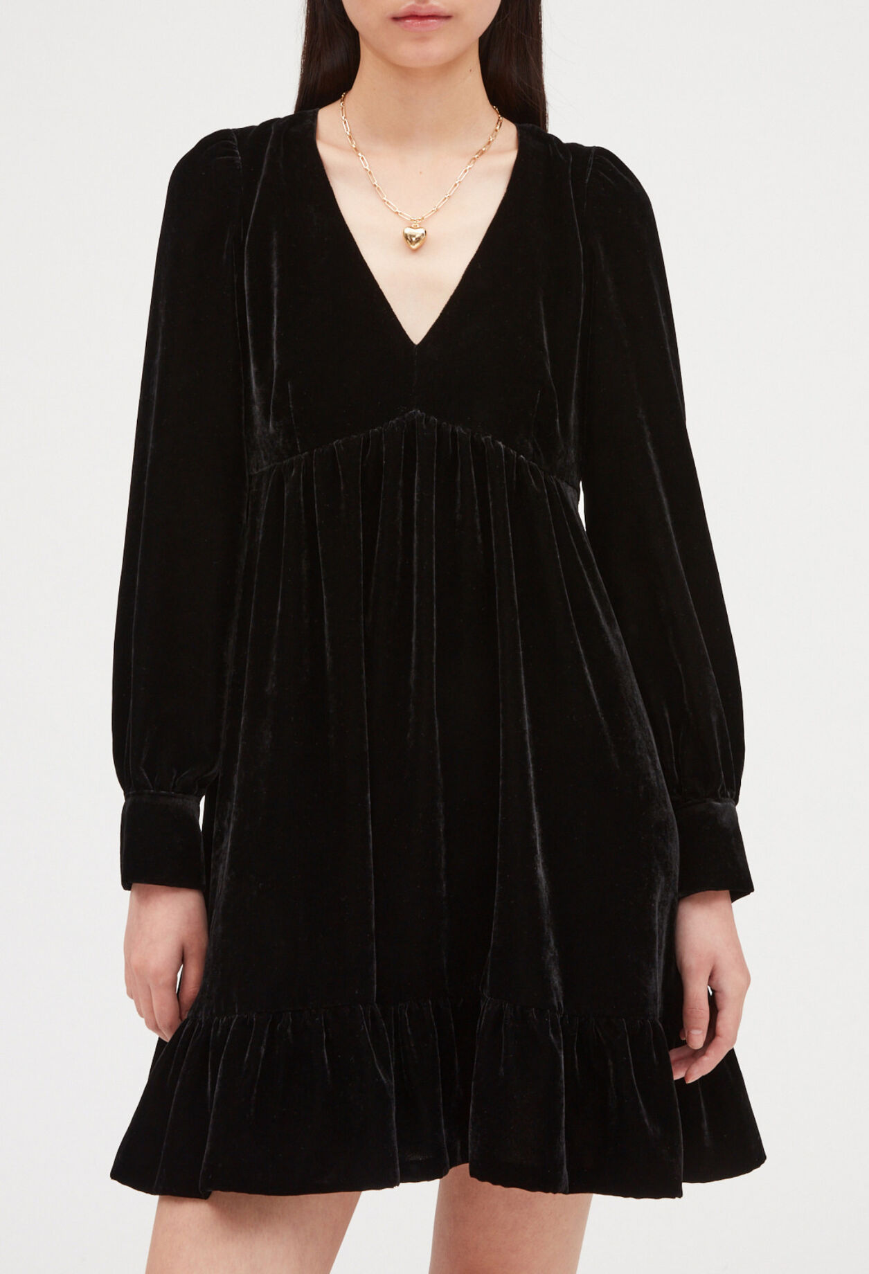 Vestido corto de terciopelo negro