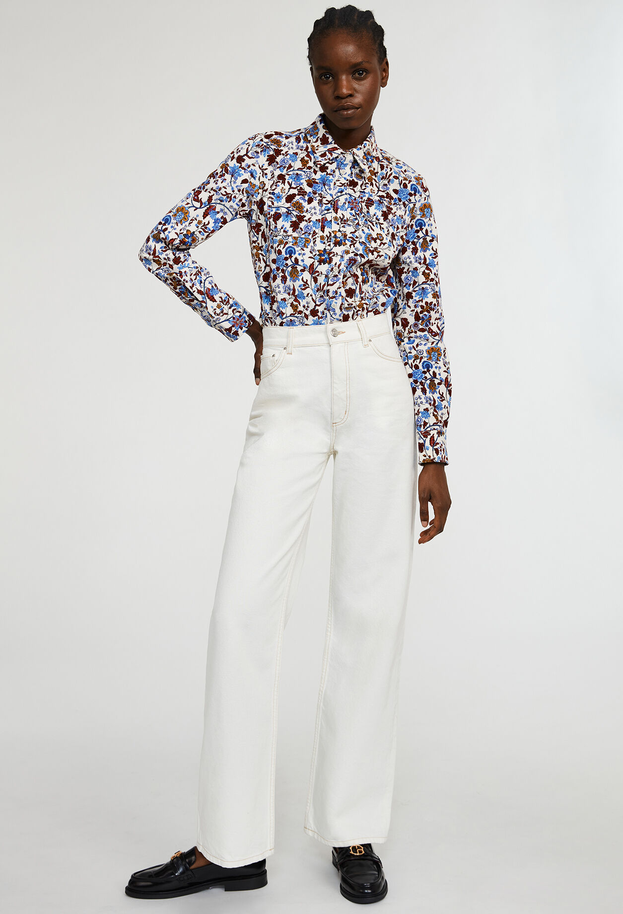 Camisa con estampado de flores