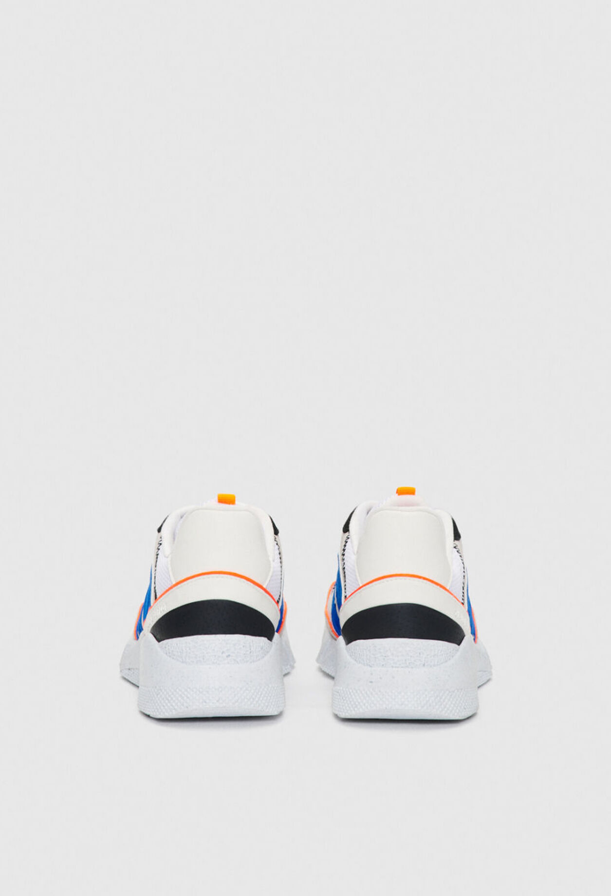 Sneakers gráficas de cuero