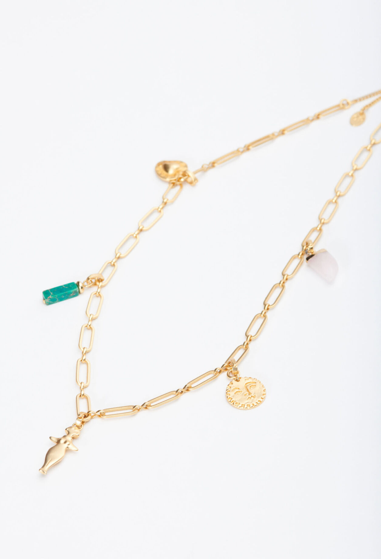 Collar de mallas doradas