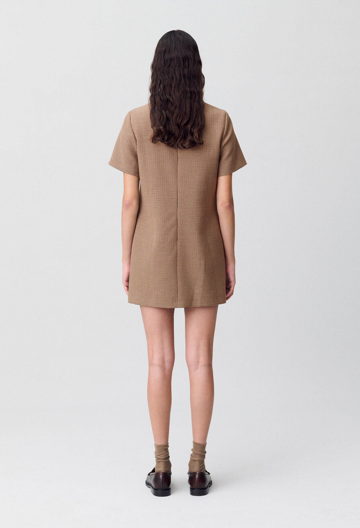 Vestido recto con cuero