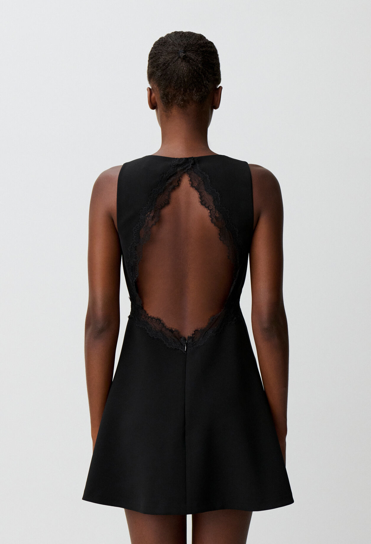 Vestido encaje espalda descubierta