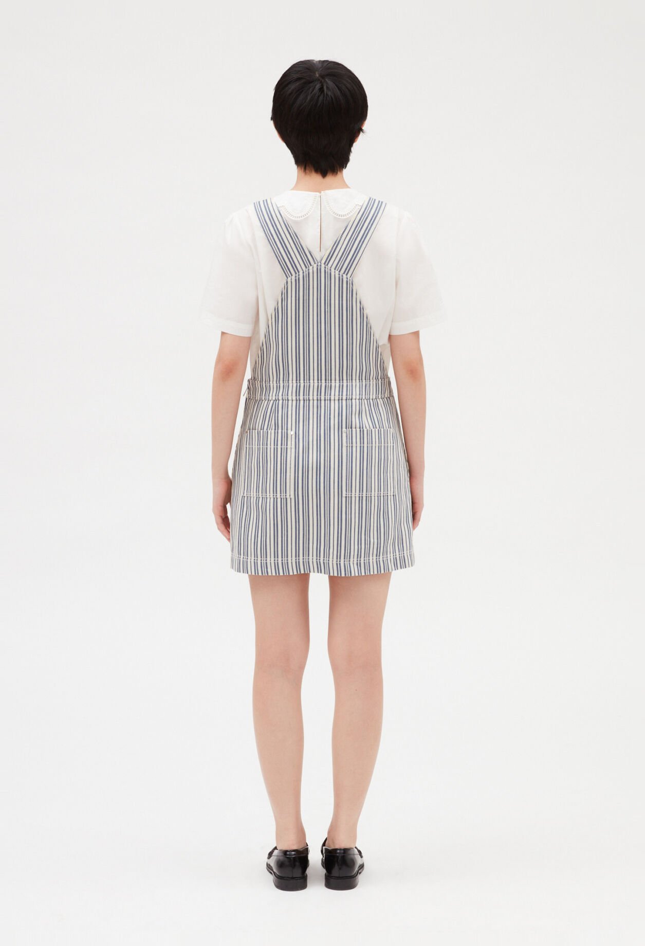 Vestido corto denim tipo peto en rayas