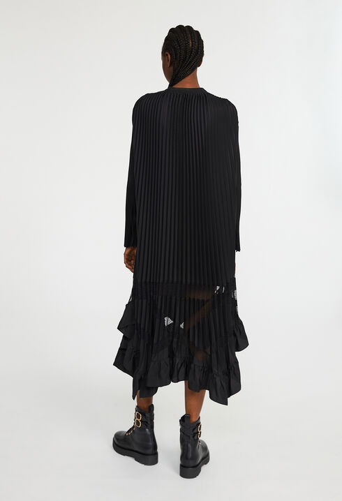 Vestido largo plisado con volantes