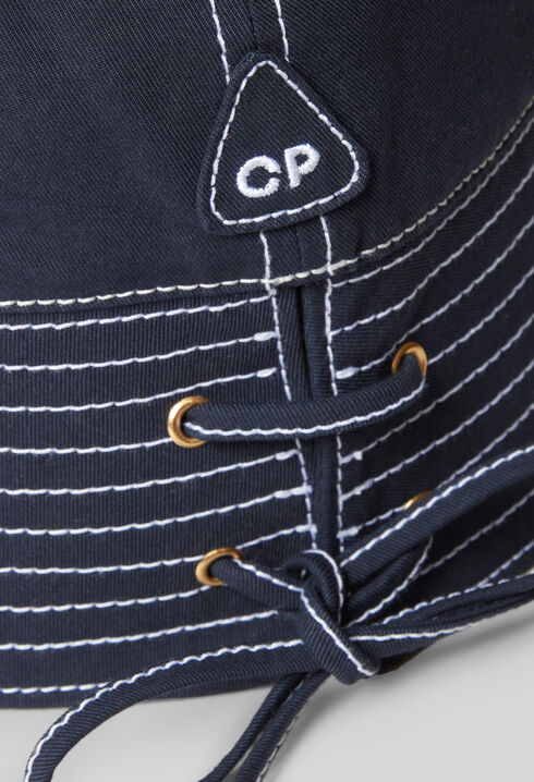 Bob con pespuntes en contraste