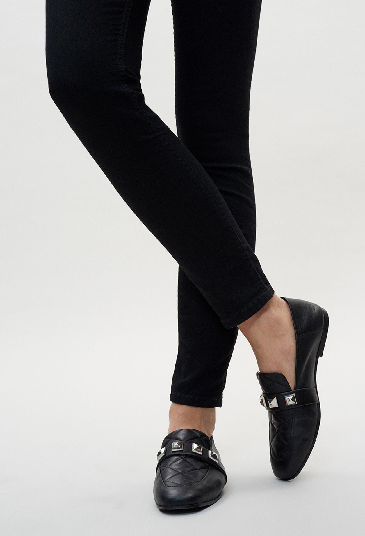 Mocasines con tachuelas