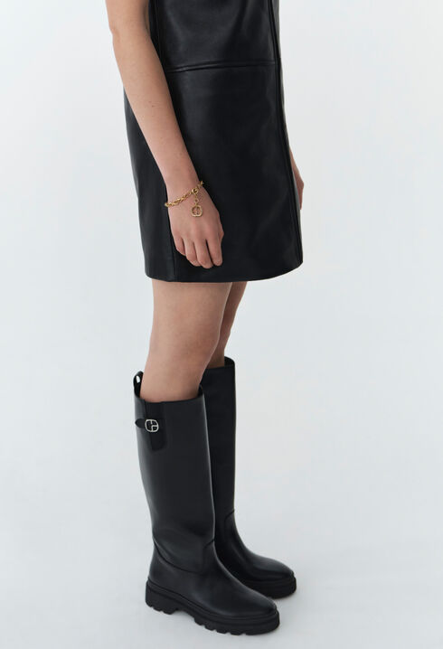 Vestido corto de cuero con cremallera