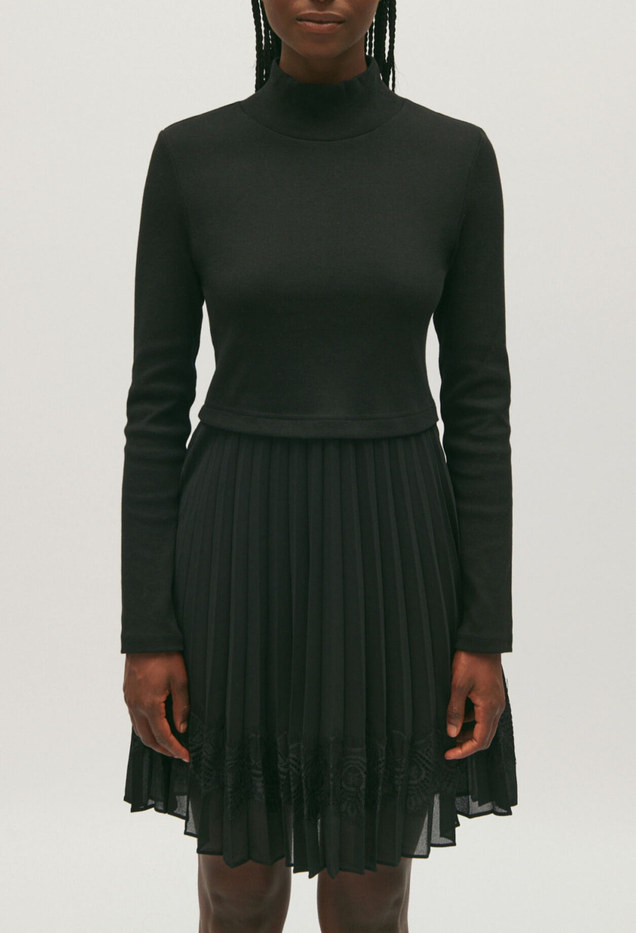 Vestido Twist corto plisado negro 