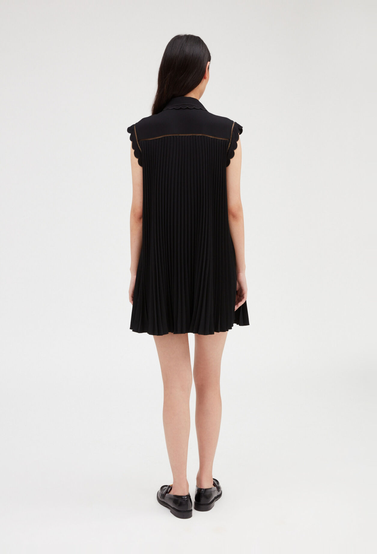 Vestido corto plisado