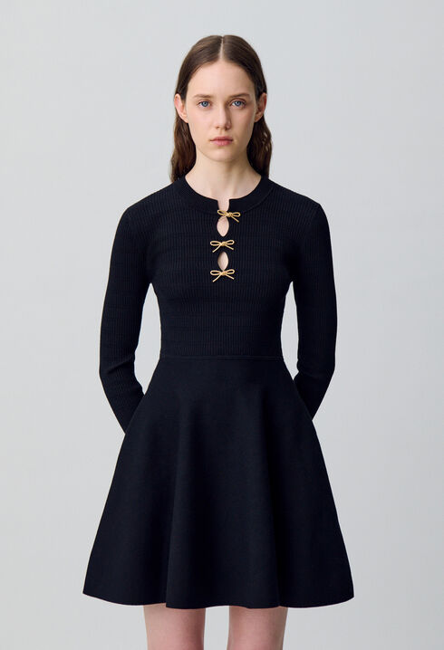 Vestido corto de punto con nudos