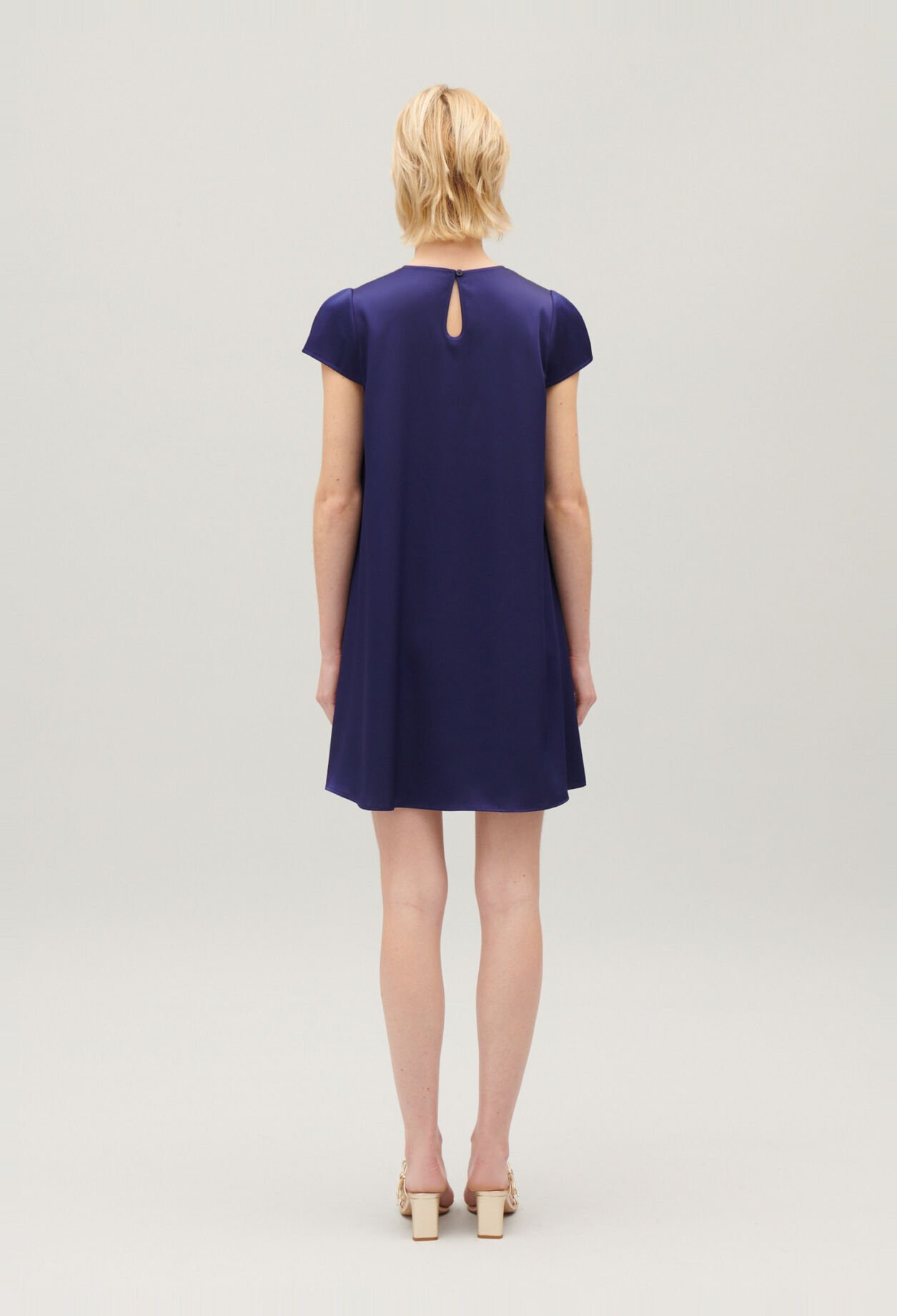 Vestido corto vaporoso