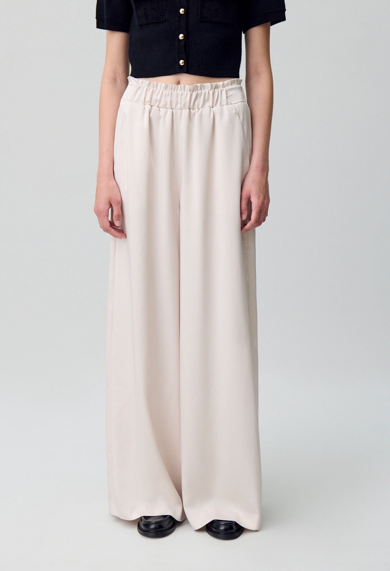 Pantalón ancho con cintura fruncida