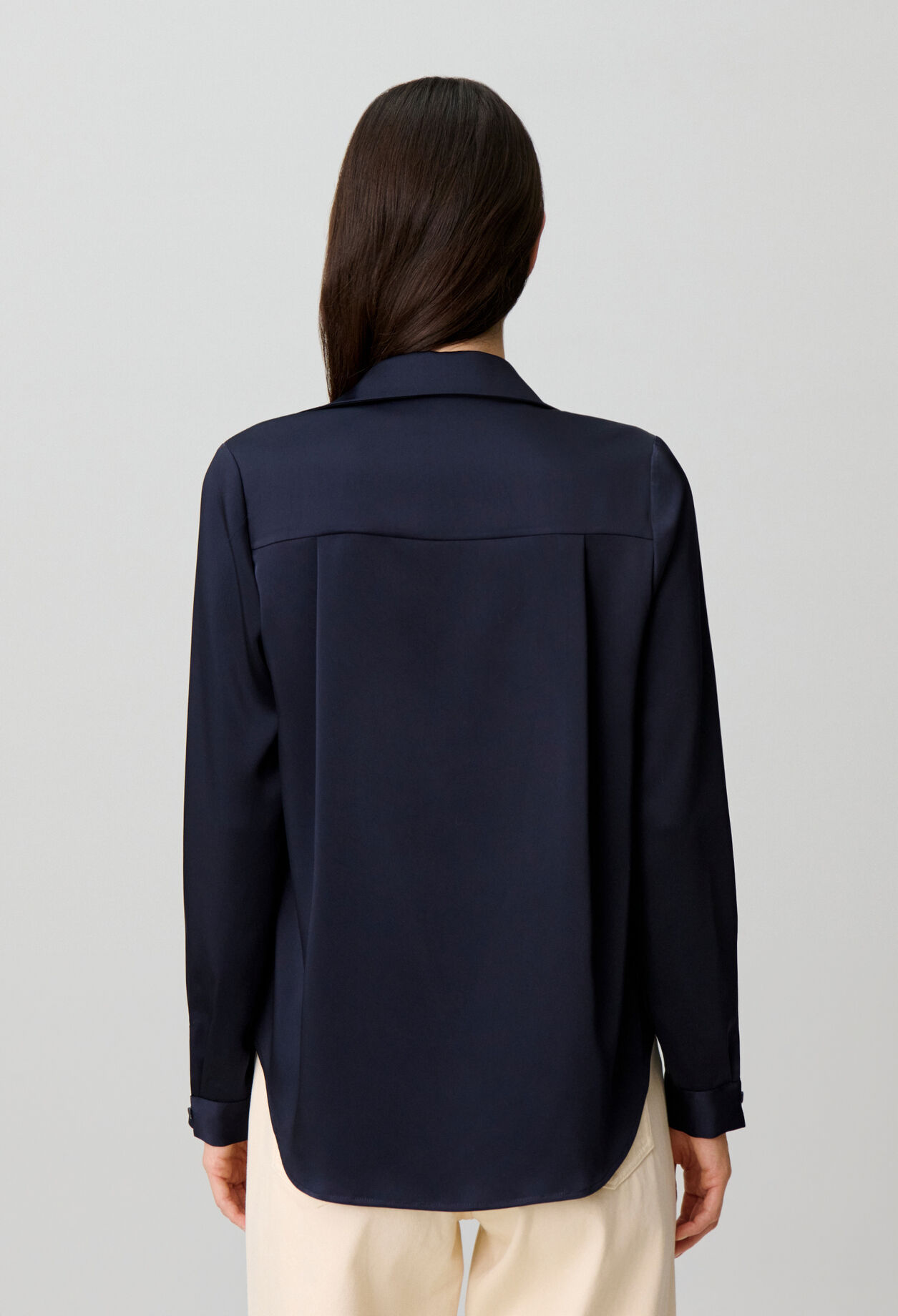 Blusa recta con pliegues