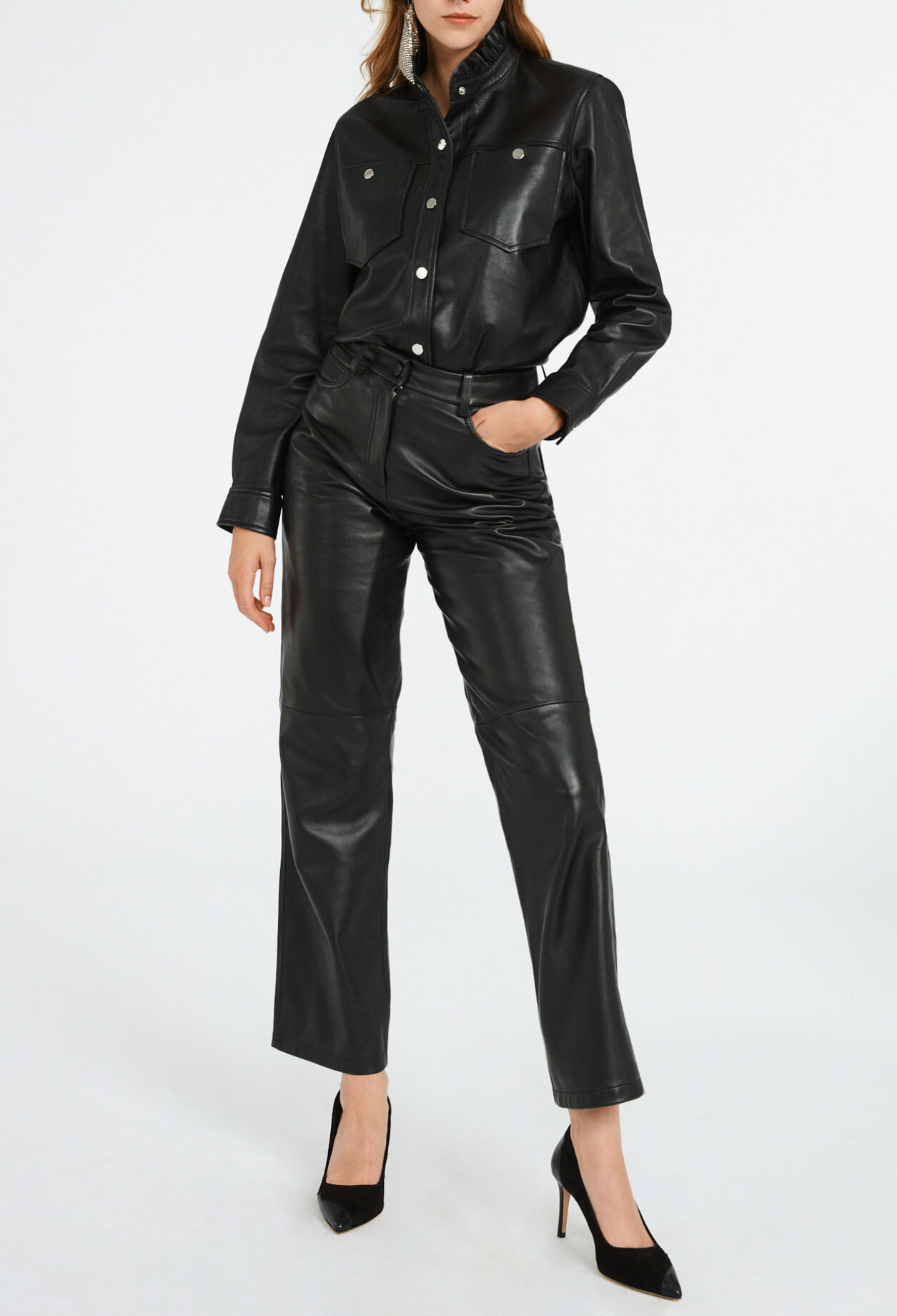 Camisa cuero con cuello volante