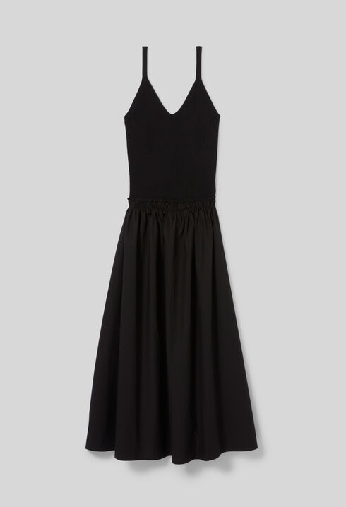 Vestido midi con cuerpo de croché.
